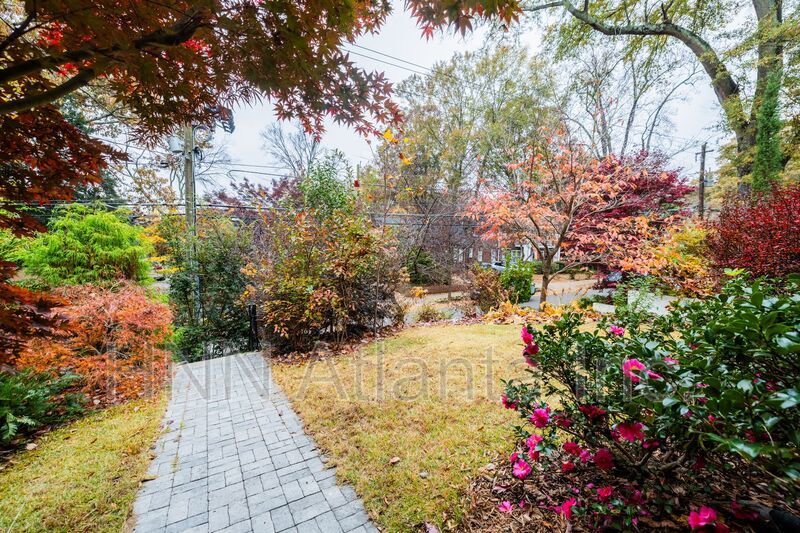 Spacious Historic 4BR/3BA Home with Inviting Indoor-Outdoor Living in Midtown property image