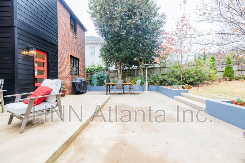 Spacious Historic 4BR/3BA Home with Inviting Indoor-Outdoor Living in Midtown property image