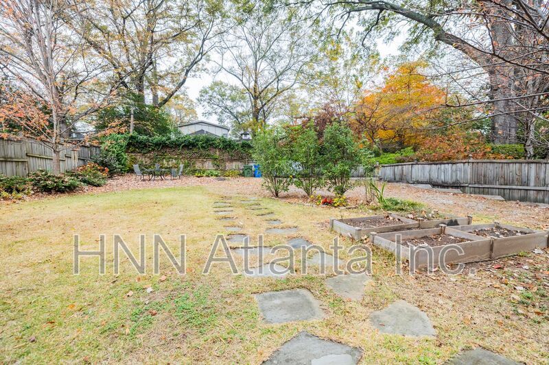 Spacious Historic 4BR/3BA Home with Inviting Indoor-Outdoor Living in Midtown property image