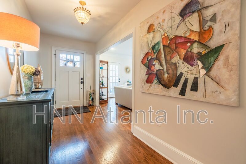 Spacious Historic 4BR/3BA Home with Inviting Indoor-Outdoor Living in Midtown property image
