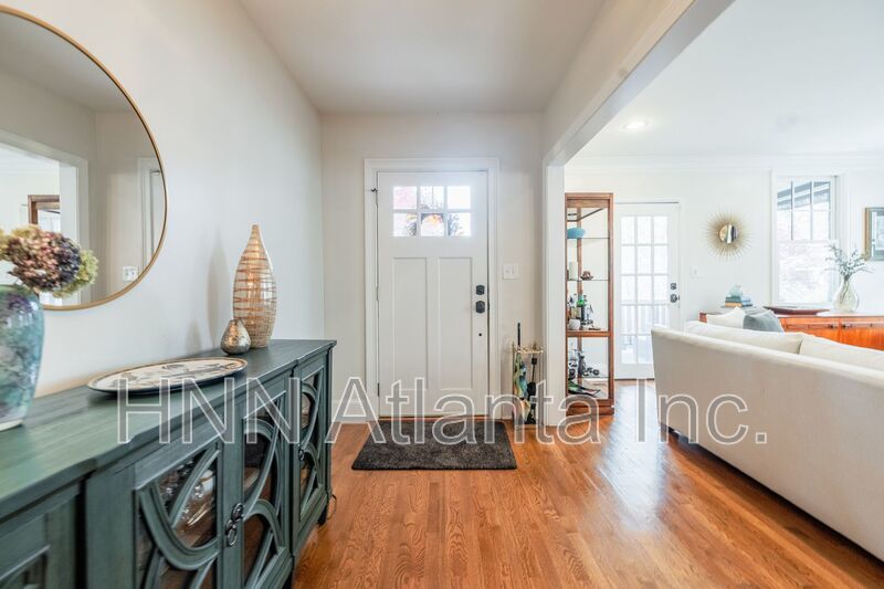 Spacious Historic 4BR/3BA Home with Inviting Indoor-Outdoor Living in Midtown property image