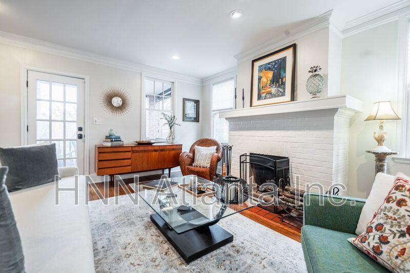 Spacious Historic 4BR/3BA Home with Inviting Indoor-Outdoor Living in Midtown property image