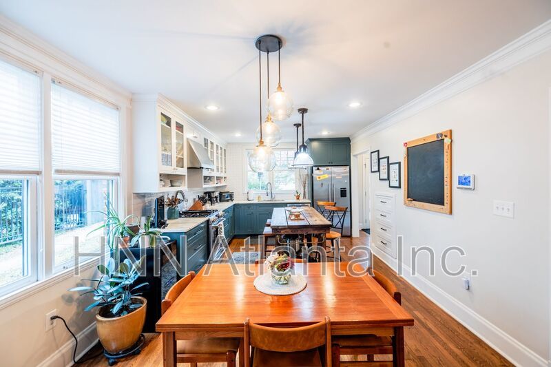 Spacious Historic 4BR/3BA Home with Inviting Indoor-Outdoor Living in Midtown property image