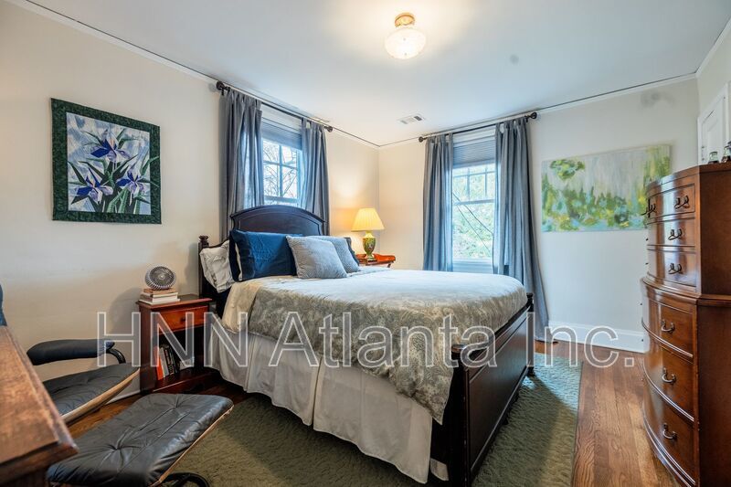 Spacious Historic 4BR/3BA Home with Inviting Indoor-Outdoor Living in Midtown property image