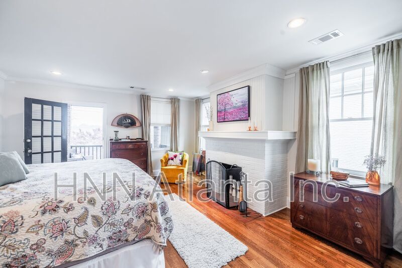 Spacious Historic 4BR/3BA Home with Inviting Indoor-Outdoor Living in Midtown property image