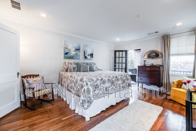 Spacious Historic 4BR/3BA Home with Inviting Indoor-Outdoor Living in Midtown property image