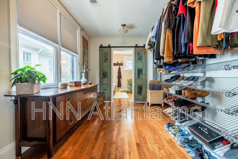 Spacious Historic 4BR/3BA Home with Inviting Indoor-Outdoor Living in Midtown property image