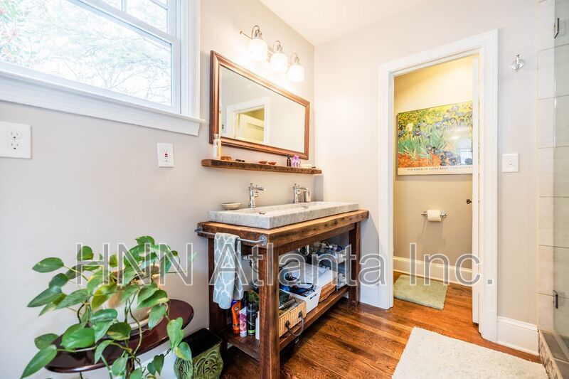 Spacious Historic 4BR/3BA Home with Inviting Indoor-Outdoor Living in Midtown property image