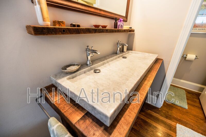 Spacious Historic 4BR/3BA Home with Inviting Indoor-Outdoor Living in Midtown property image