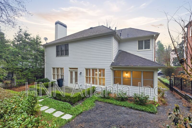 Elegant Brookhaven 4/4 Home with Space to Work, Entertain, and Unwind property image