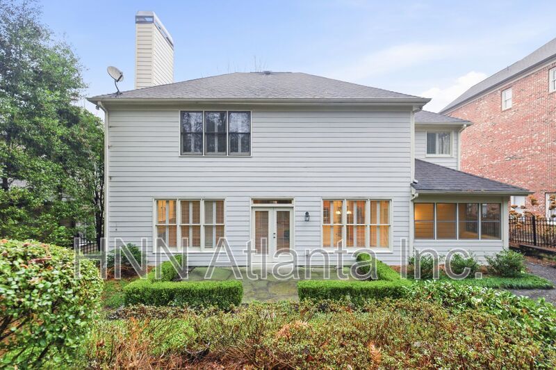 Elegant Brookhaven 4/4 Home with Space to Work, Entertain, and Unwind property image