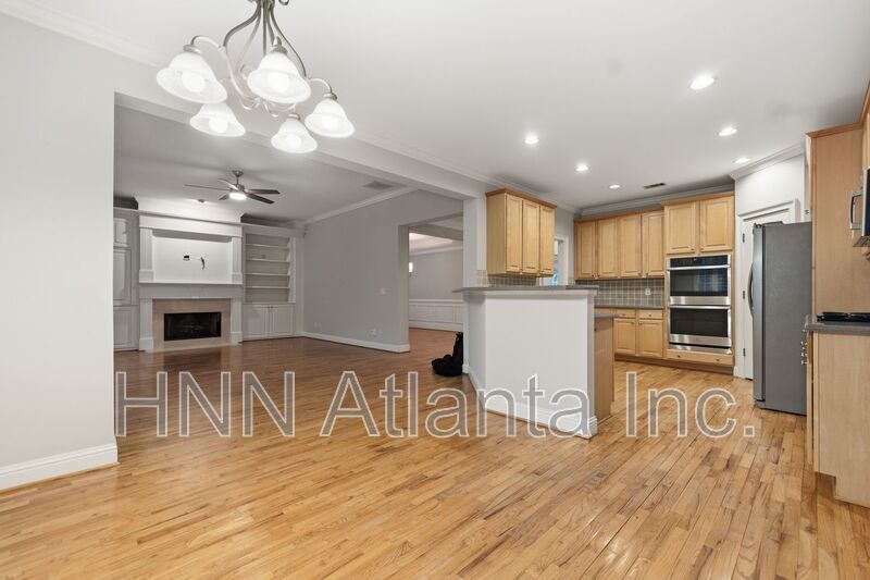 Elegant Brookhaven 4/4 Home with Space to Work, Entertain, and Unwind property image