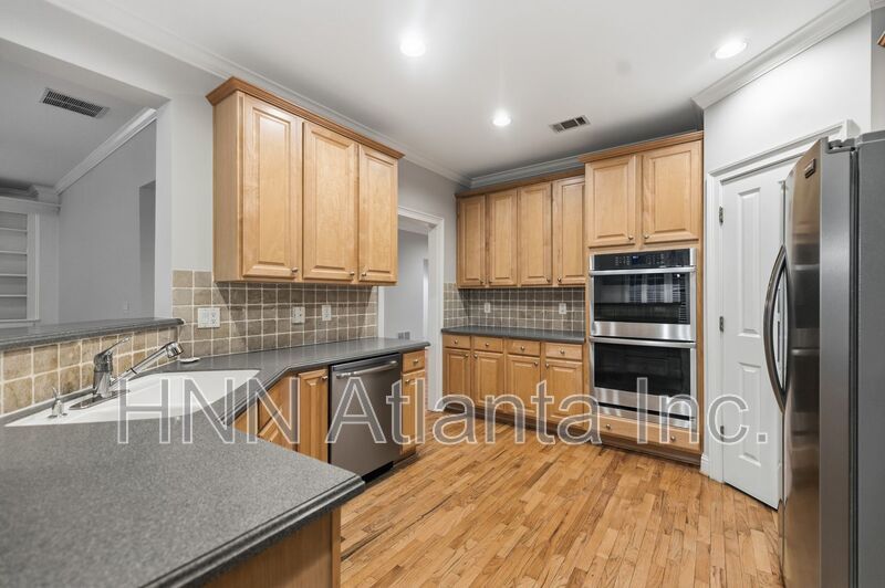 Elegant Brookhaven 4/4 Home with Space to Work, Entertain, and Unwind property image