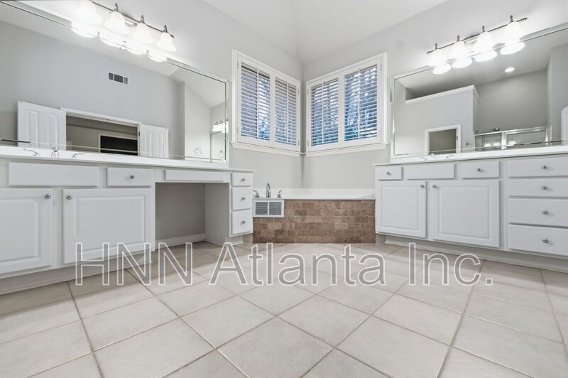 Elegant Brookhaven 4/4 Home with Space to Work, Entertain, and Unwind property image