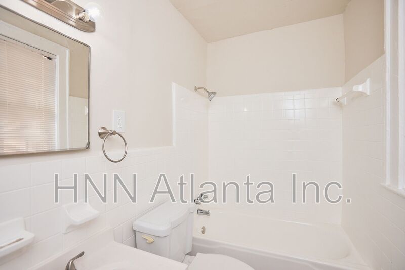 Spacious 1/1 in Midtown Neighborhood property image