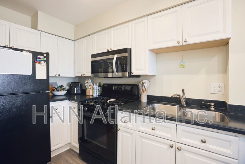Furnished Buckhead Studio in Prime Peachtree Location property image