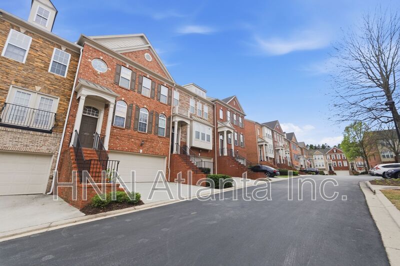 Luxury-Upgraded 4/2.5 Home in a Serene Community property image