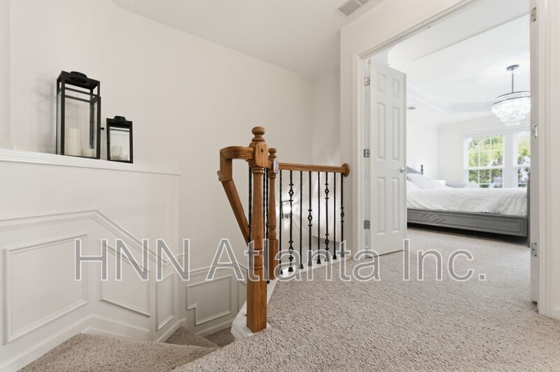 Luxury-Upgraded 4/2.5 Home in a Serene Community property image