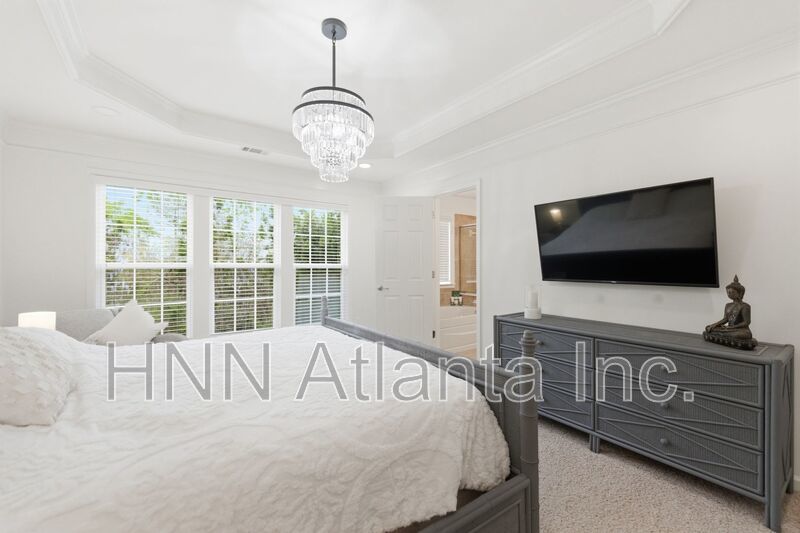 Luxury-Upgraded 4/2.5 Home in a Serene Community property image