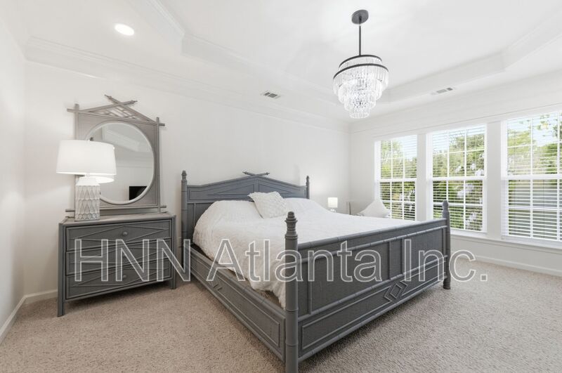 Luxury-Upgraded 4/2.5 Home in a Serene Community property image