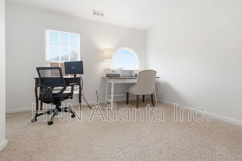 Luxury-Upgraded 4/2.5 Home in a Serene Community property image