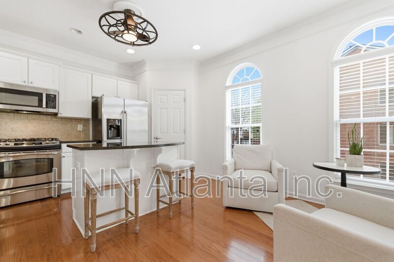 Luxury-Upgraded 4/2.5 Home in a Serene Community property image