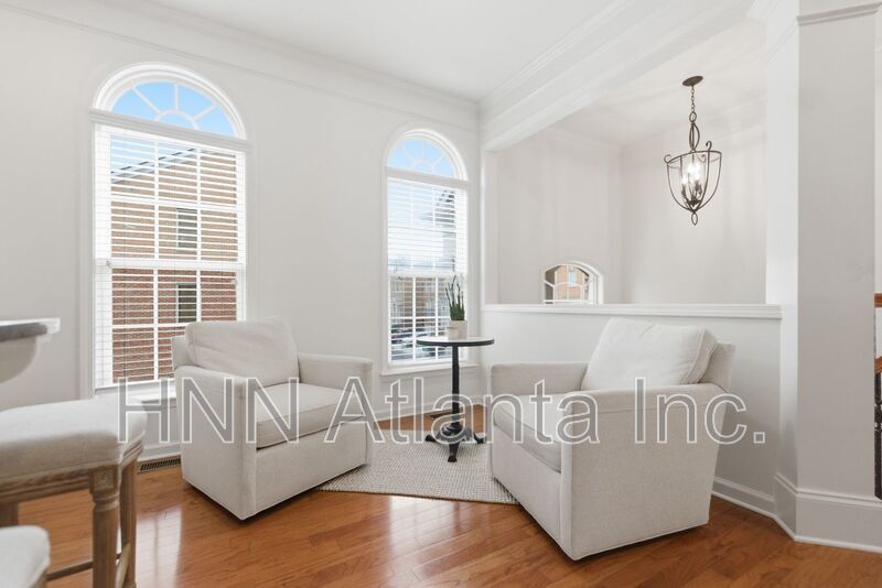 Luxury-Upgraded 4/2.5 Home in a Serene Community property image