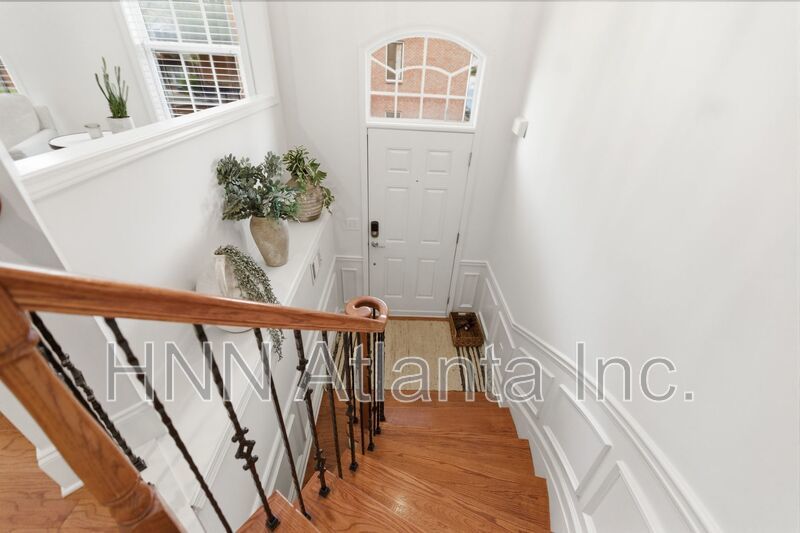 Luxury-Upgraded 4/2.5 Home in a Serene Community property image