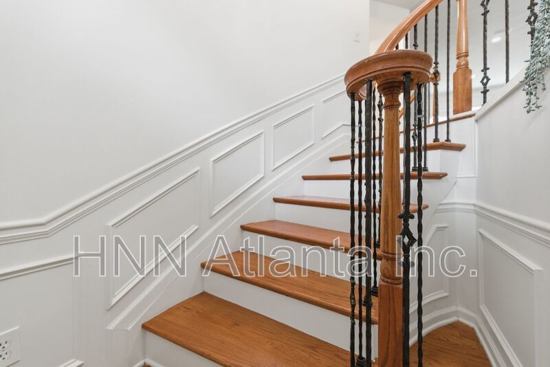 Luxury-Upgraded 4/2.5 Home in a Serene Community property image