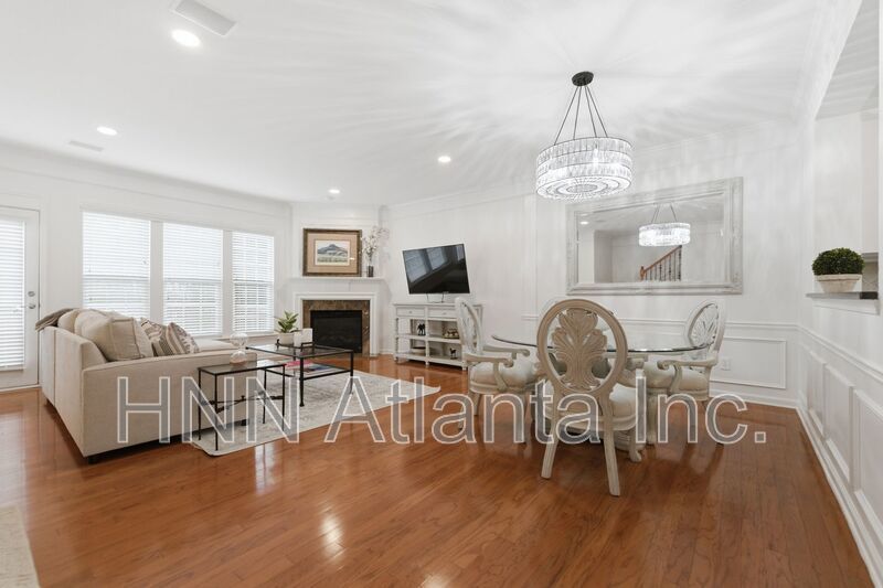 Luxury-Upgraded 4/2.5 Home in a Serene Community property image