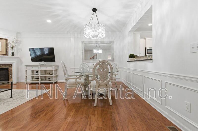 Luxury-Upgraded 4/2.5 Home in a Serene Community property image