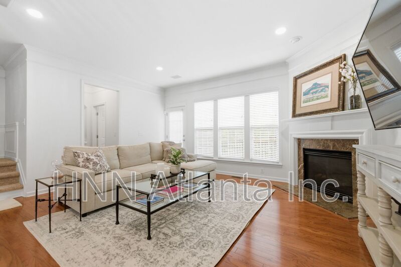 Luxury-Upgraded 4/2.5 Home in a Serene Community property image