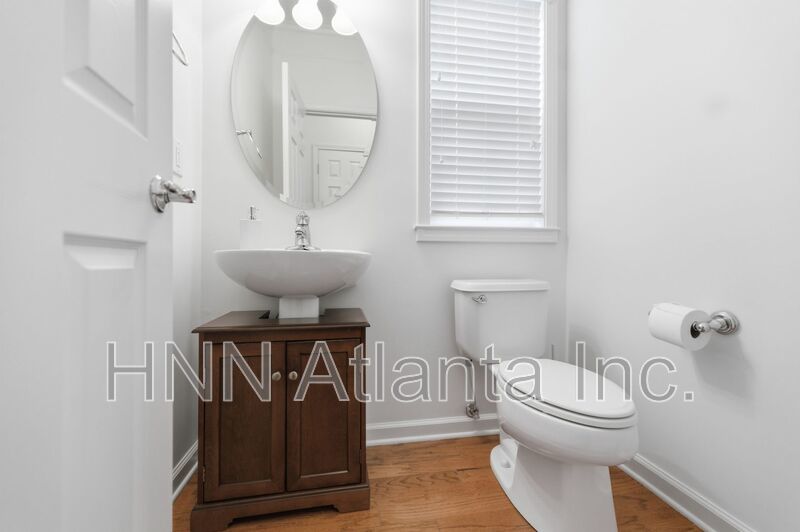 Luxury-Upgraded 4/2.5 Home in a Serene Community property image