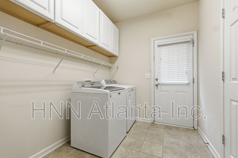 Luxury-Upgraded 4/2.5 Home in a Serene Community property image