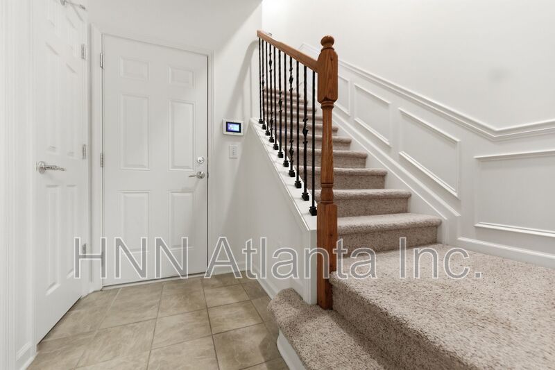 Luxury-Upgraded 4/2.5 Home in a Serene Community property image