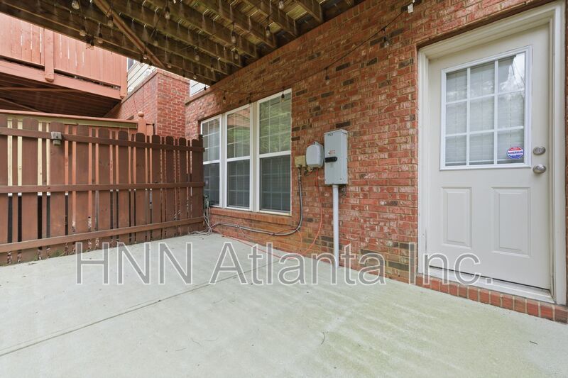 Luxury-Upgraded 4/2.5 Home in a Serene Community property image