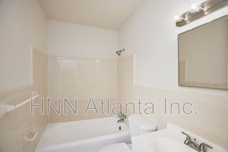 Spacious 1/1 in Midtown Neighborhood property image