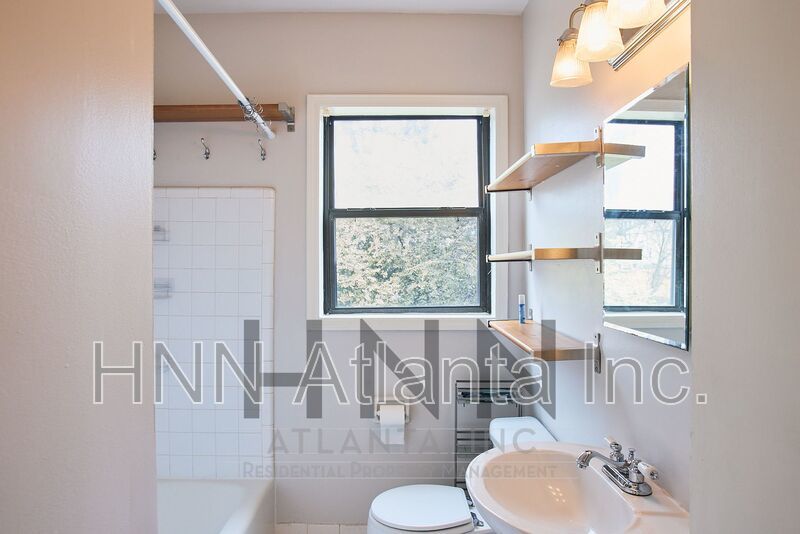 Bright Top-Floor 2/1 Condo in Prime Midtown property image