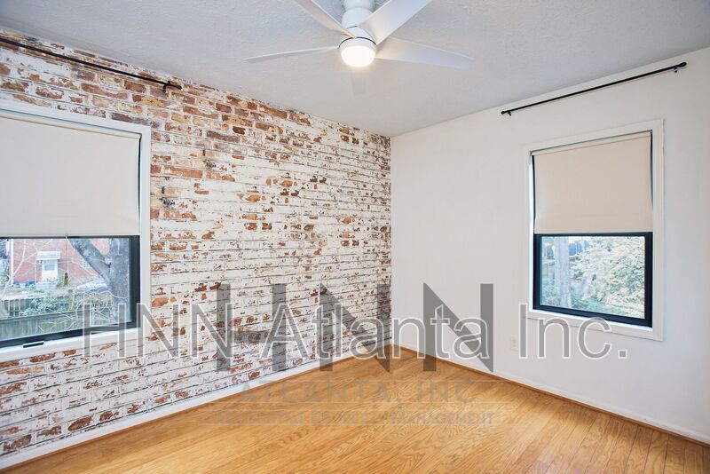 Bright Top-Floor 2/1 Condo in Prime Midtown property image
