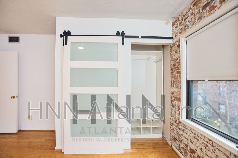 Bright Top-Floor 2/1 Condo in Prime Midtown property image