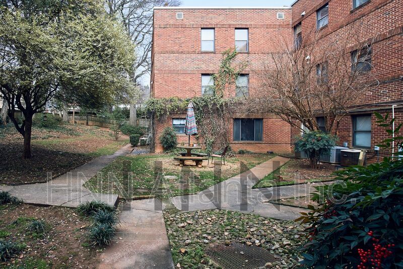 Bright Top-Floor 2/1 Condo in Prime Midtown property image