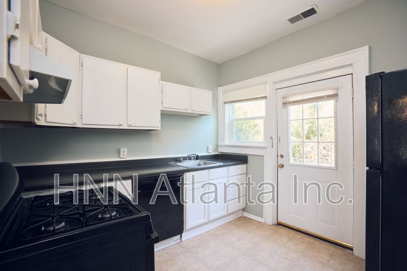 Bright Studio Steps from the Beltline — Live Intown in Va-Hi & L5P property image